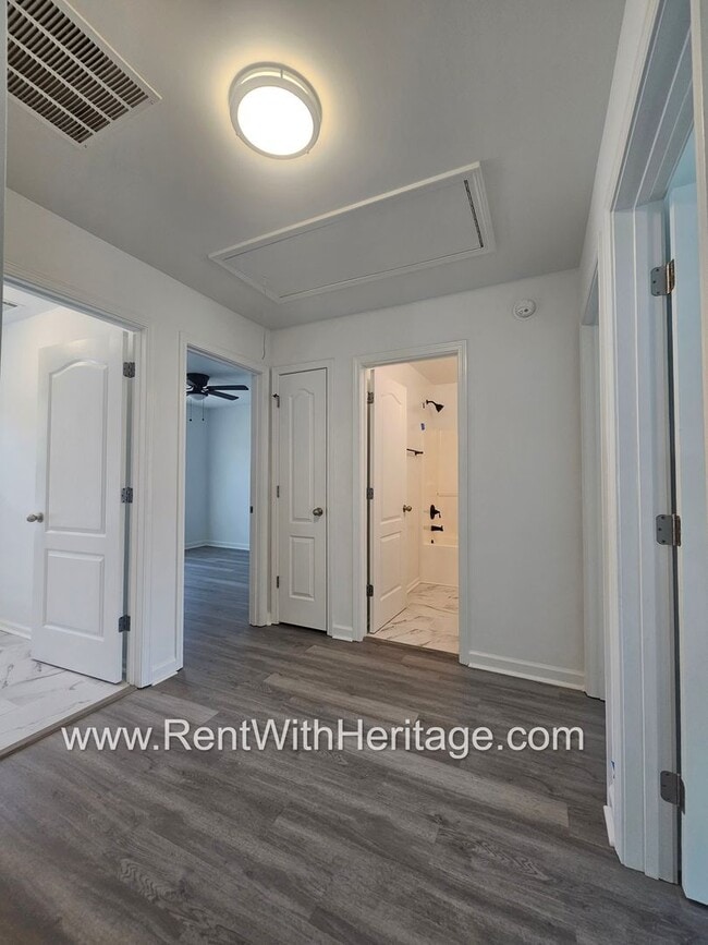 Building Photo - Awesome 3 bd/ 2ba With Everything Brand Ne...