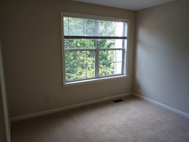 Bedroom 2 - 47608 Sandbank Sq
