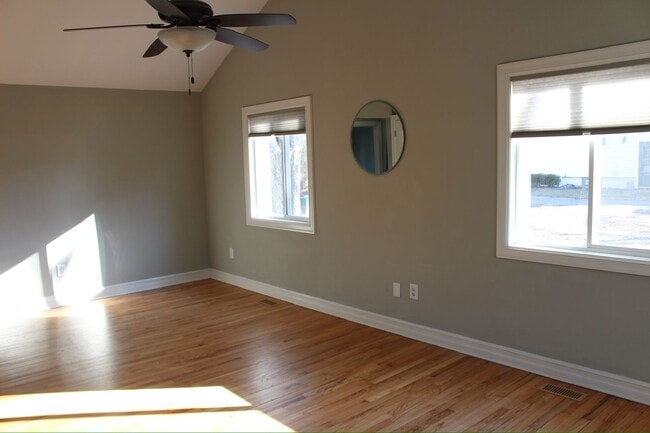 Building Photo - Cozy 2-bed, 1-bath Home in Downtown Auburn...