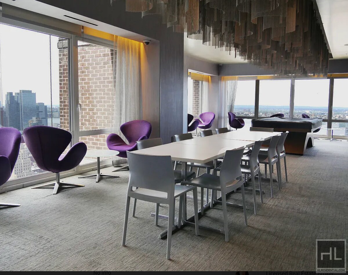Building Photo - 322 W 57th St