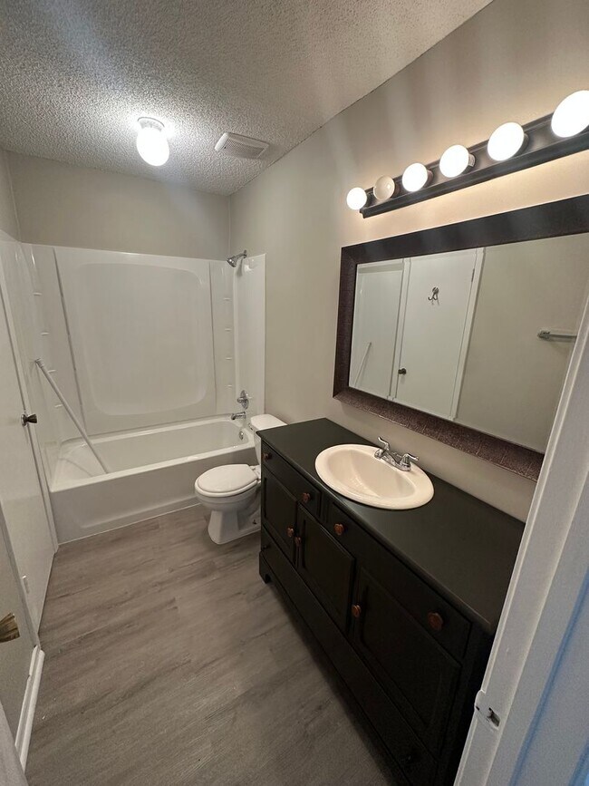 Building Photo - 2BD/2BA Condo located on the Germantown/Memphis Line!