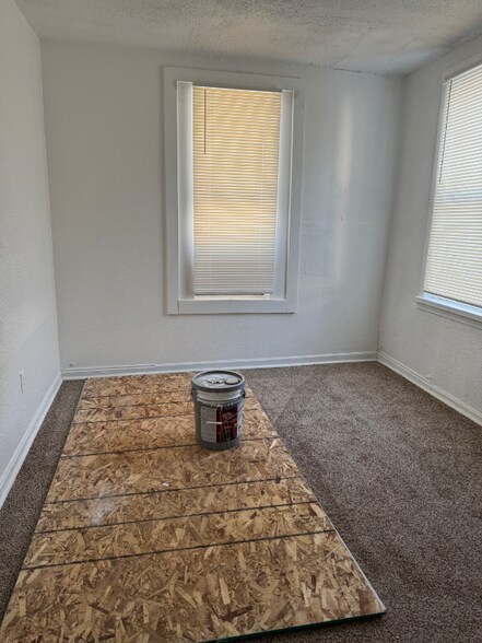 Building Photo - 2435 Woodford St