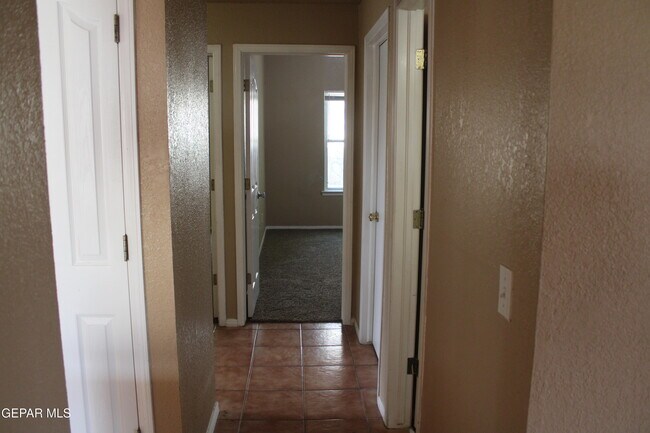 Building Photo - 12217 Red Sun Dr