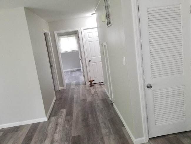 Building Photo - 21901 Sloman St