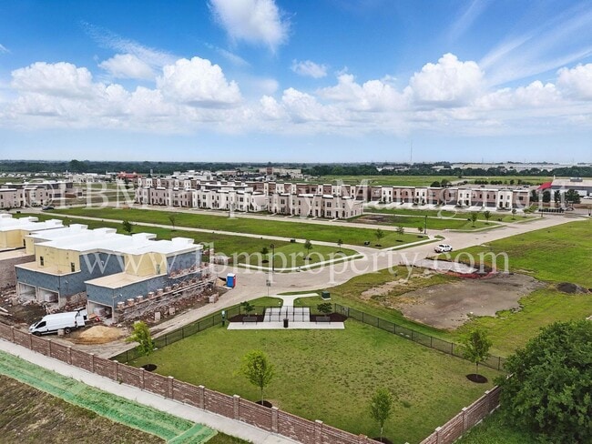Building Photo - 2081 Luna Dr