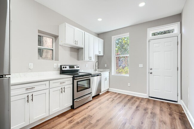 Building Photo - Homewood