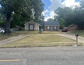 Building Photo - 3036 Willow Ln Dr