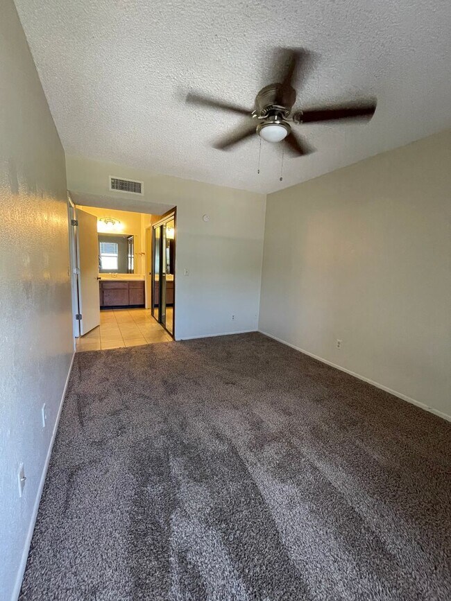 Building Photo - Gorgeous 2 Bedroom Condominium