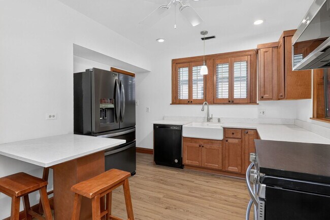 Building Photo - 708 McCarthy Rd