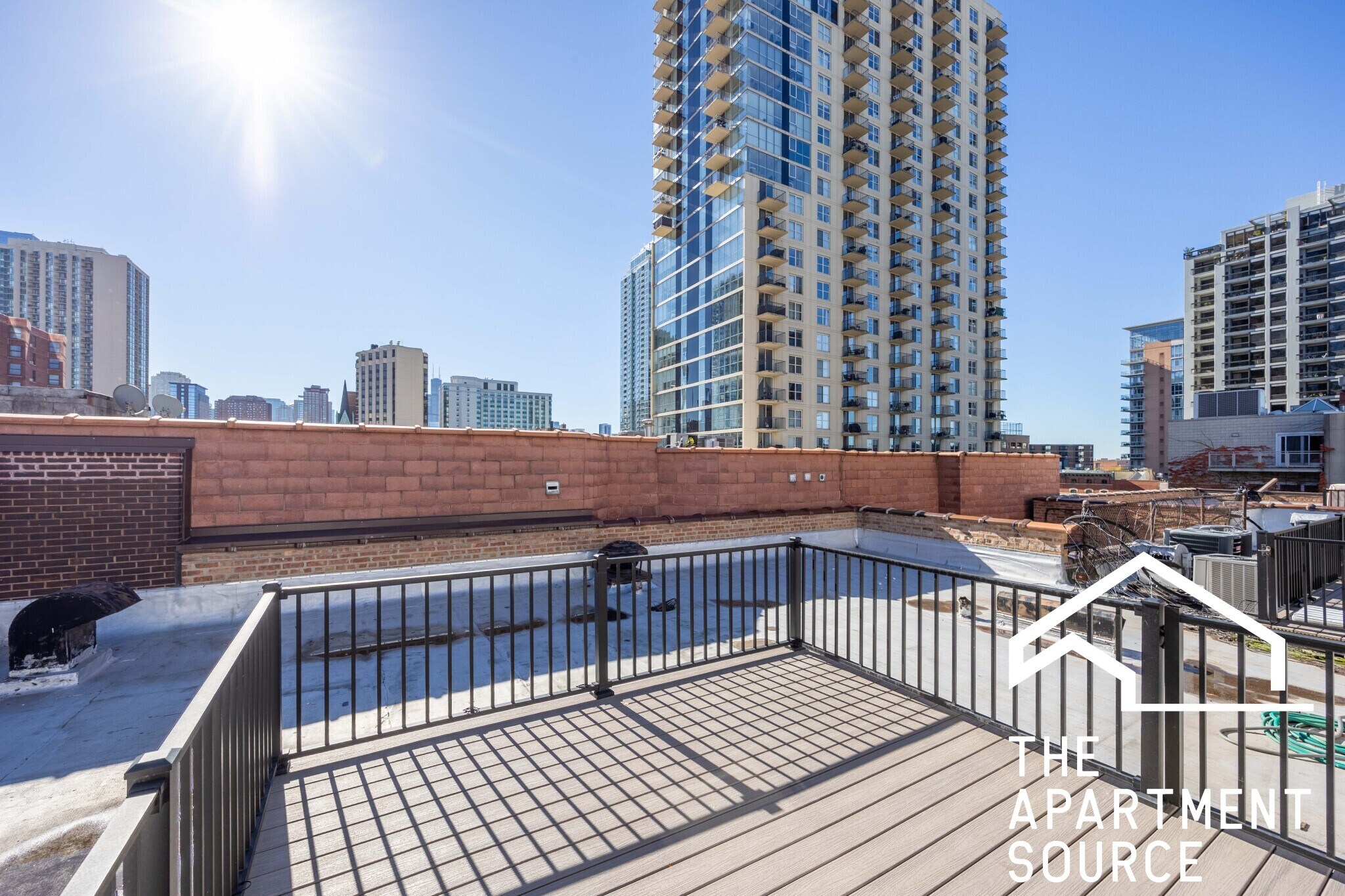 Building Photo - 1214 N La Salle Dr