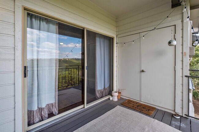 Building Photo - 6000-9 Shepherd Mountain Cove