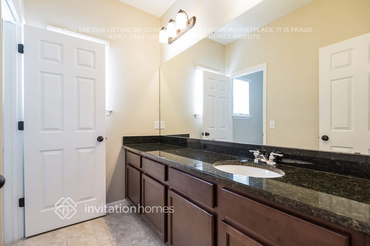 Building Photo - 9311 Meadow Hunt Way