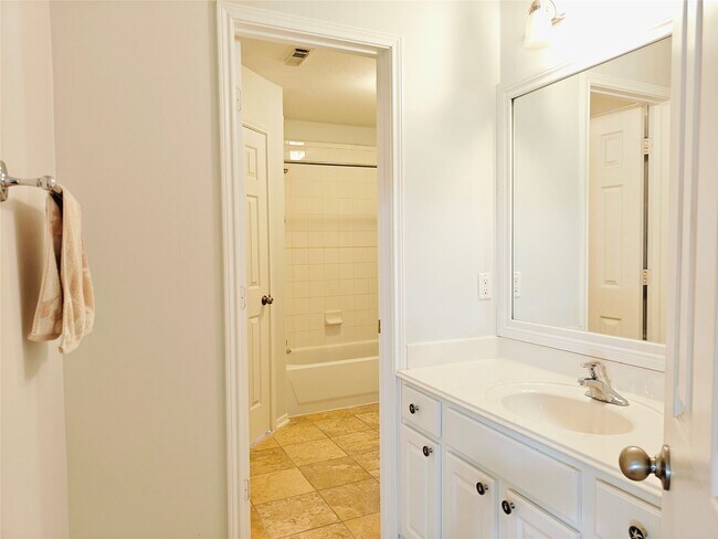 Building Photo - 26418 Creston Woods Dr