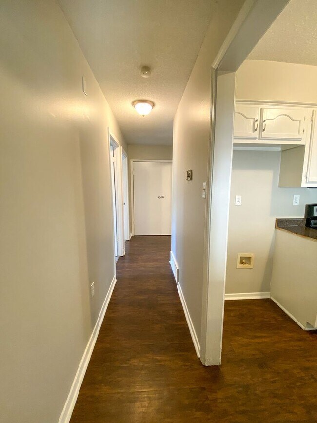 Building Photo - 3 bed, 2 bath in Horn Lake (ss appliances, fresh paint)