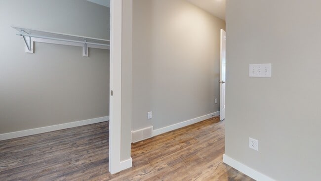 Building Photo - 207 Short St