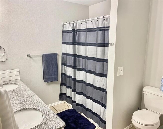 Building Photo - 826 W Peachtree Dr