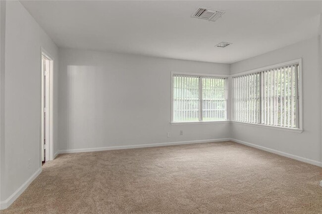 Building Photo - 302 Shoreacres Blvd