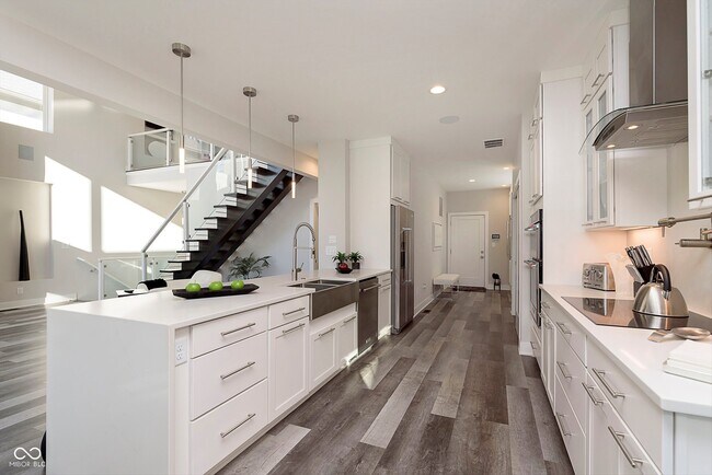 Building Photo - 429 W 86th St