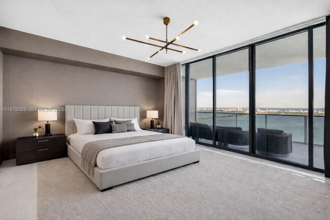 Building Photo - 700 NE 24th St