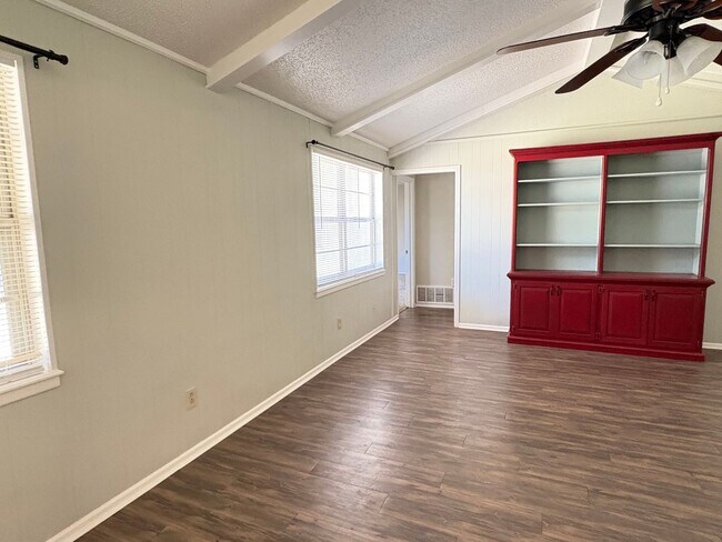 Building Photo - 4 Bed 2 Bath Remodeled Home in Miller Elementary Zone with Solar Panels