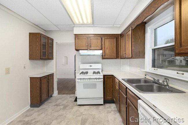 Building Photo - 1639 Wendler Ave SW