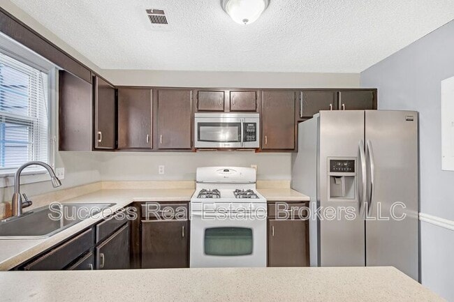Building Photo - 4000 Sand Wedge Cir