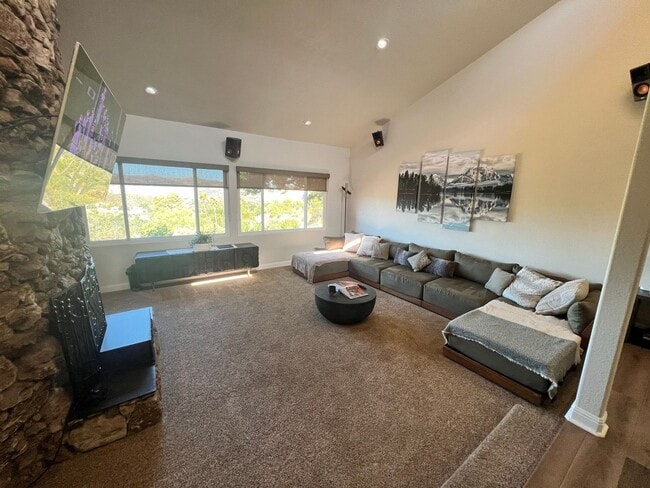 Building Photo - GORGEOUS 3/2.5 Bath Remodeled Home with Stunning Views in Alpine