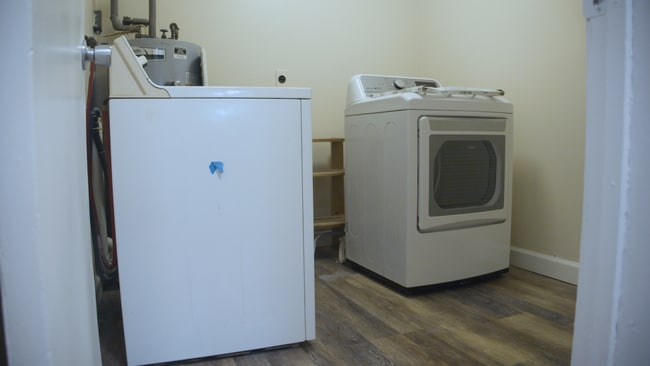 Building Photo - 140 Thompson St