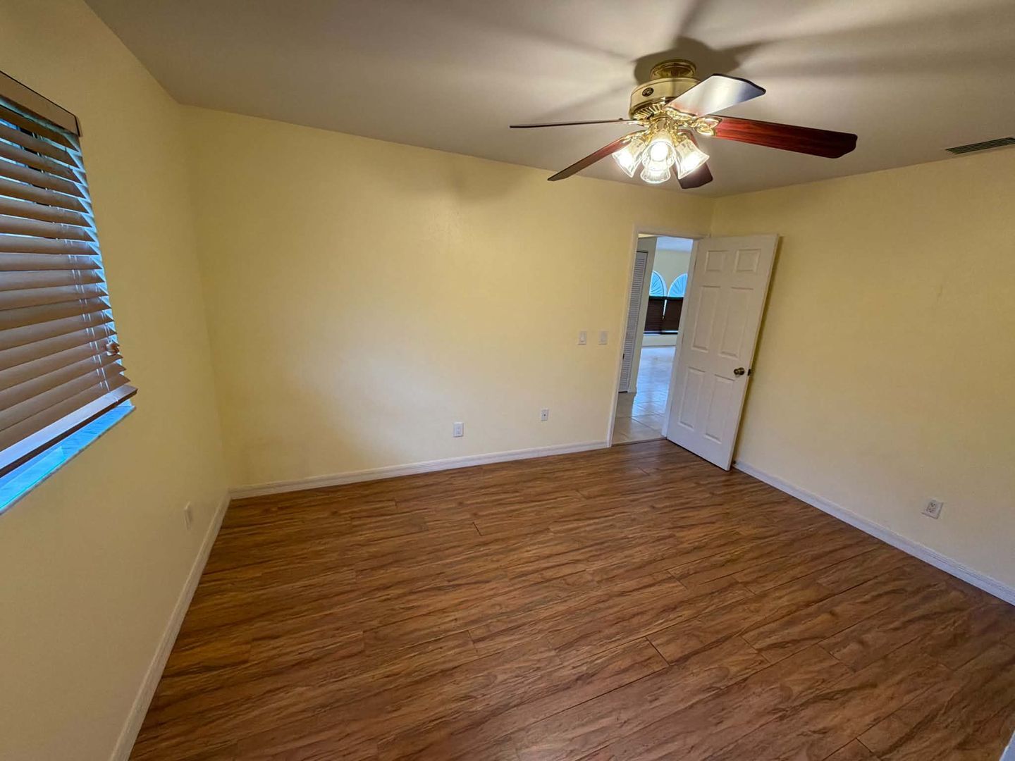 Building Photo - Inviting 3/2 Pool Home With Spacious Lanai and Modern Kitchen