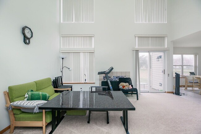 Building Photo - 904 Waterford Ln