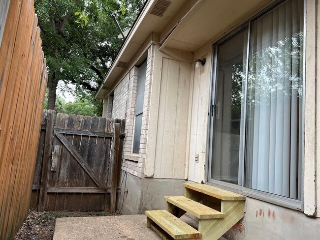 Building Photo - 7209 Aldea Dr