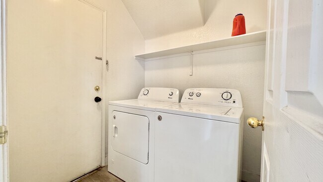 Building Photo - 3726 Penedos Dr