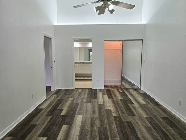 Building Photo - 2511 N Orangewood St