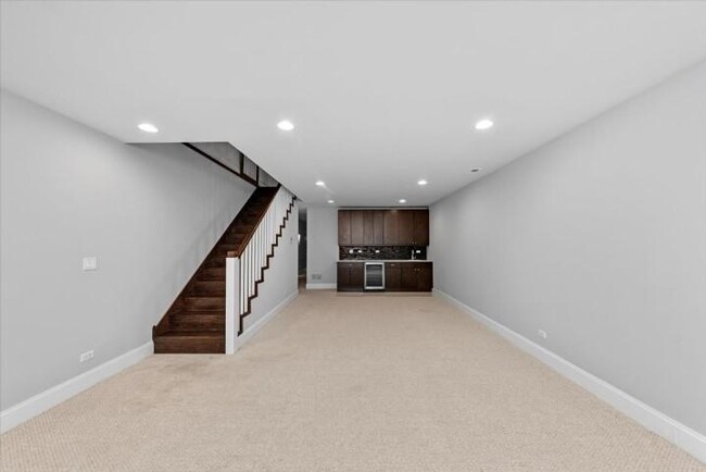 Building Photo - 5 bedroom in Chicago IL 60622