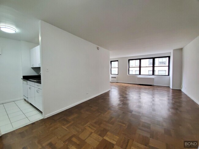 Primary Photo - 96 Fifth Avenue