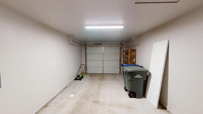 Building Photo - 130 Wind Ridge Dr