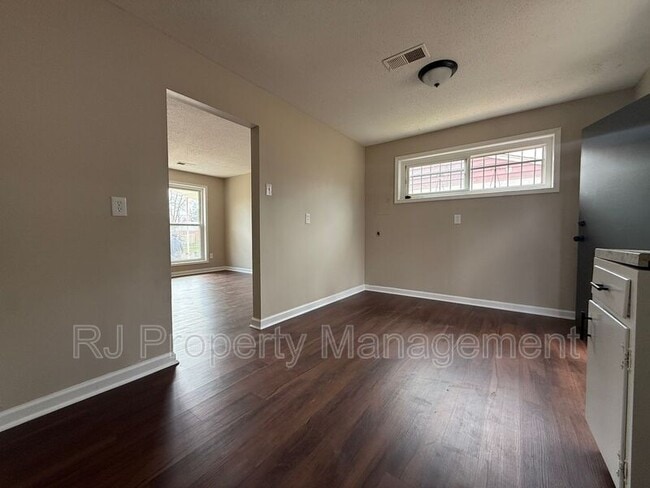 Building Photo - 256 Delta Rd