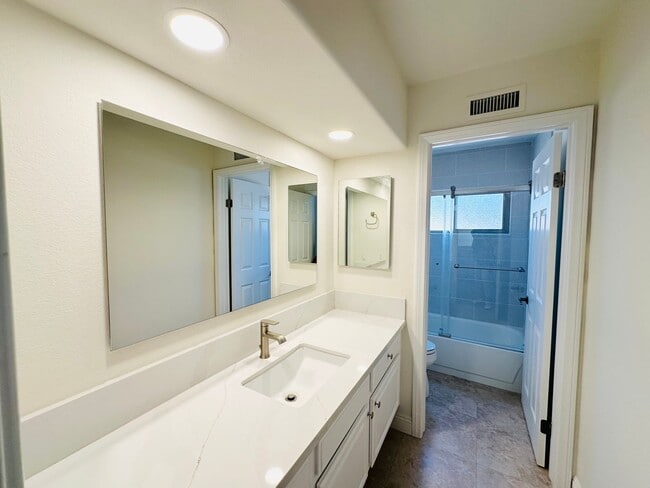 Building Photo - Luxury Remodeled 4 Bedroom Residence in a Prime Central Location