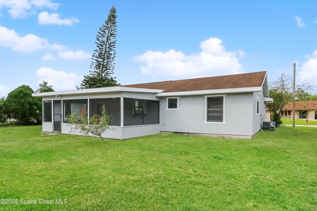 Building Photo - 901 S E O'Donnell Ln