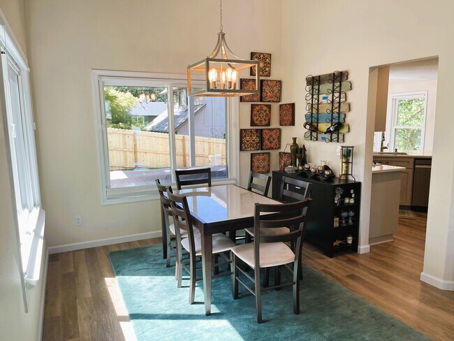 Building Photo - Bright & Spacious 3-Bedroom Home – Ideal f...