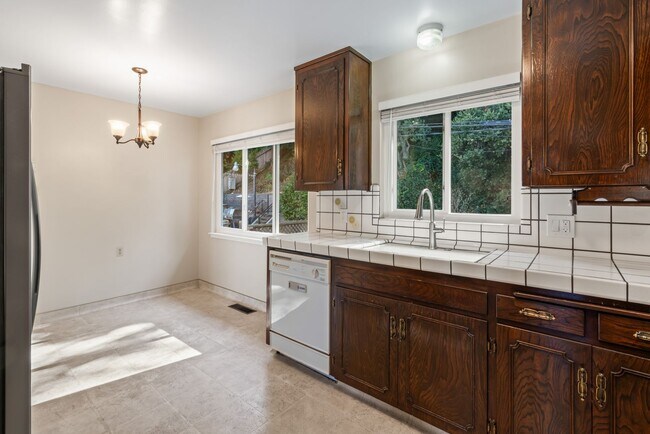 Building Photo - Single-Family Home Located in Peaceful Nei...