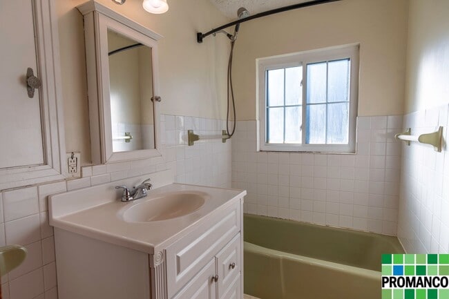 Building Photo - Cozy Ranch Home