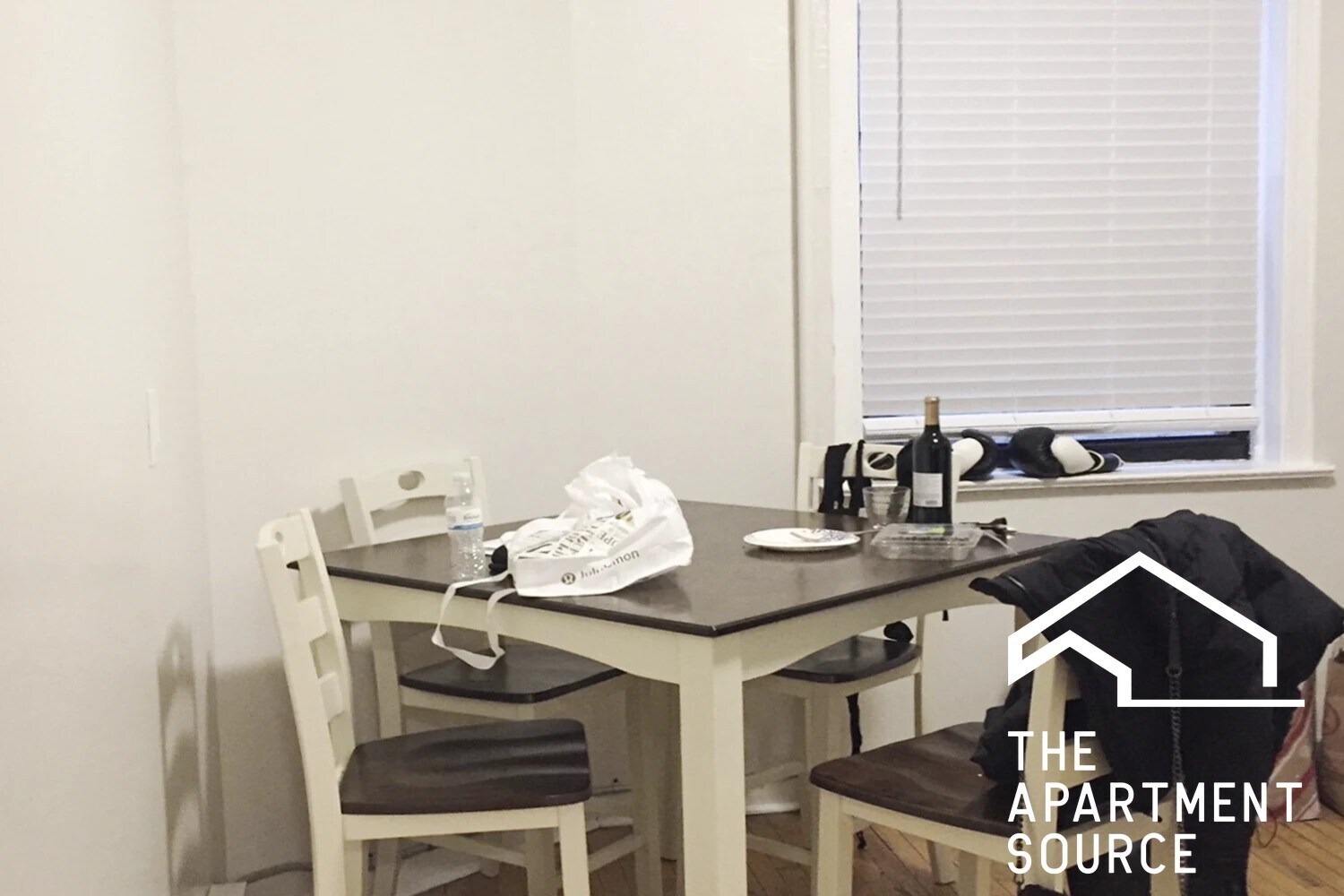 Building Photo - 917 W Waveland Ave