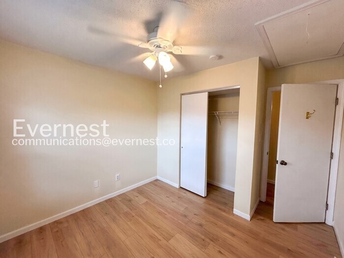 Building Photo - 710 Queens Path