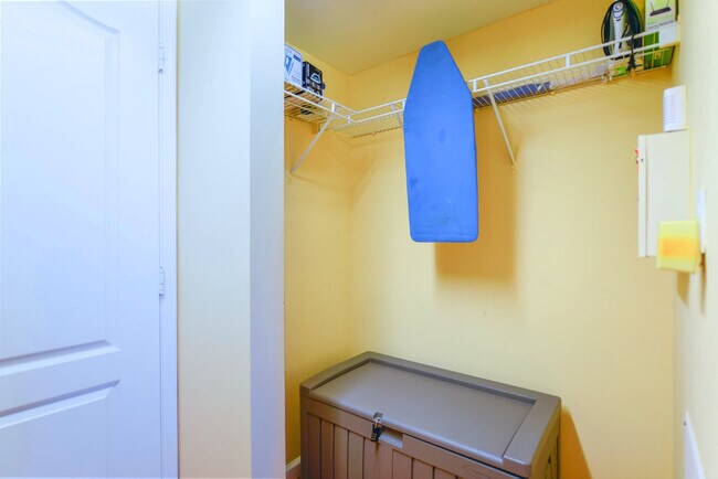 Building Photo - 1 SE 12th St