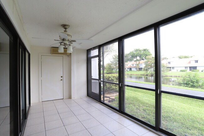 Building Photo - 1715 Woodbridge Lakes Cir