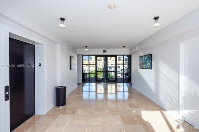 Building Photo - 1650 Galiano St