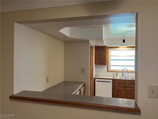 Building Photo - 7570 Hoertz Rd