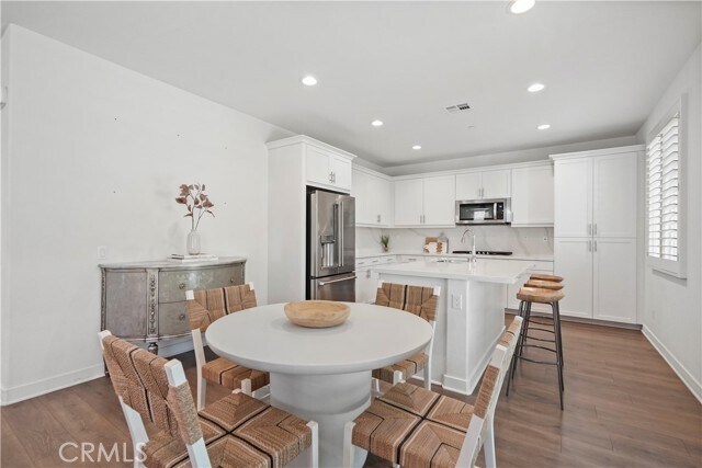 Building Photo - 23201 W Canterbury Way