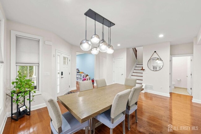 Building Photo - 2 Gonzalez Dr